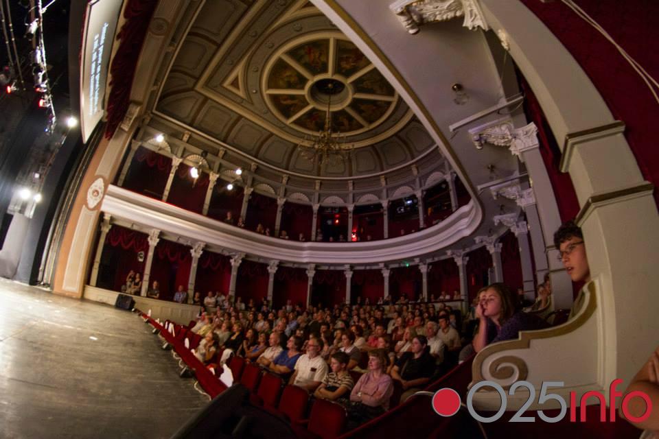 Predstava \'Sumnjivo lice\' u Domu kulture