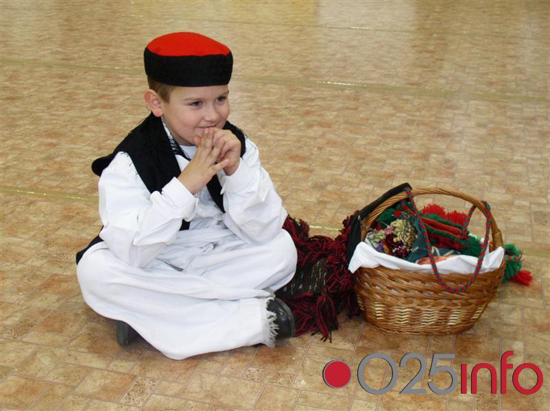 Preko Kapele, ličke gore zelene...