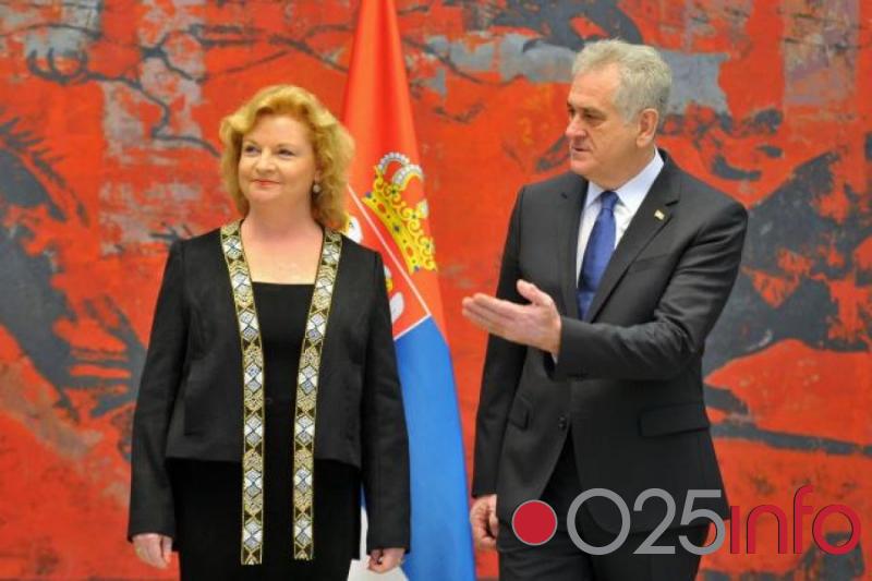Patriša Fini posetila Sombor, staparski ćilim 