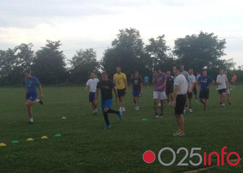 Džigi pokrenuo žuto-crnu mašinu