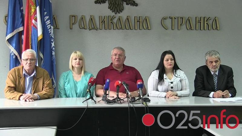 Šešelj ne veruje Cvetićaninu, podržao koaliciju SNS-SRS- SVM u Apatinu