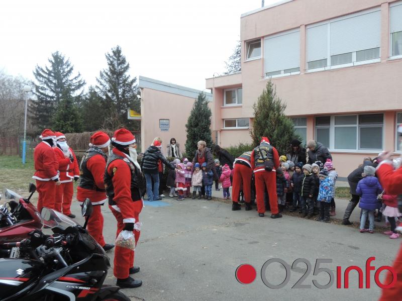 Bajkeri ponovo obradovali najmlađe Apatince (FOTO)