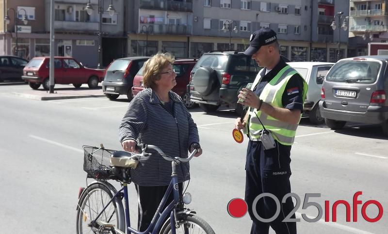 Akcija policije uz pomoć opštinske uprave u Apatinu za bezbedniji saobraćaj