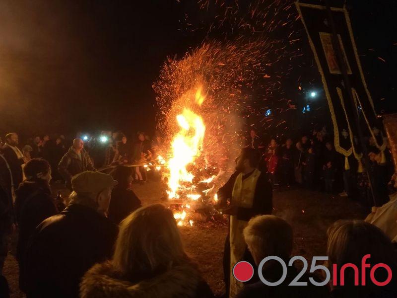 Tradicionalno paljenje badnjaka u Apatinu