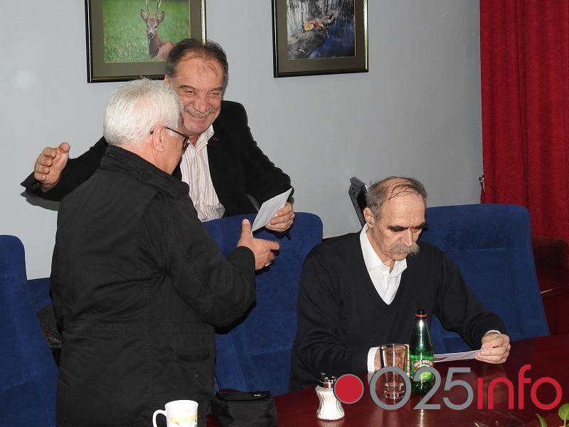 U opštini Apatin podeljeno prvih deset penzionerskih kartica