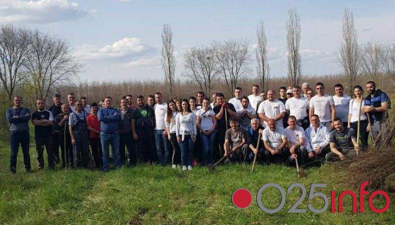  Aktivisti MO SNS oplemenili Gakovo sadnjom preko 700 brestova 