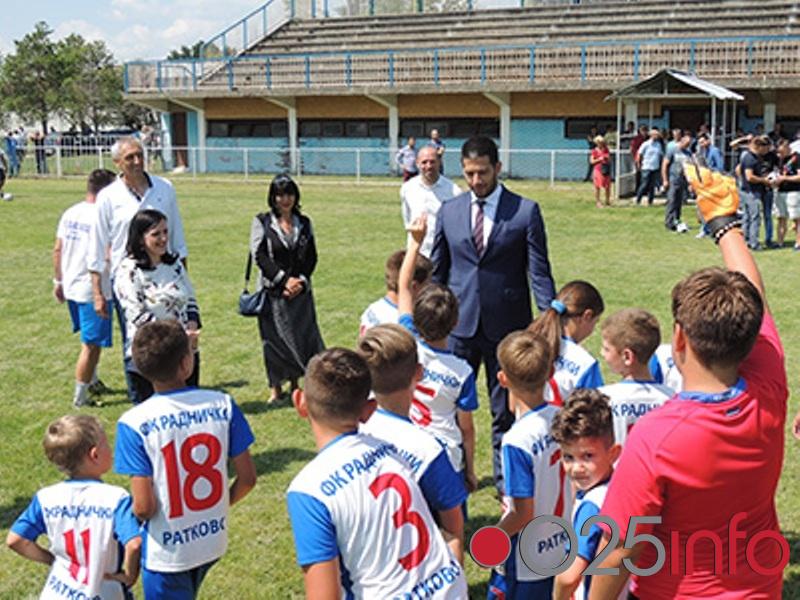 Ministar Vanja Udovičić posetio fudbalski klub iz Ratkova koji slavi veliki jubilej
