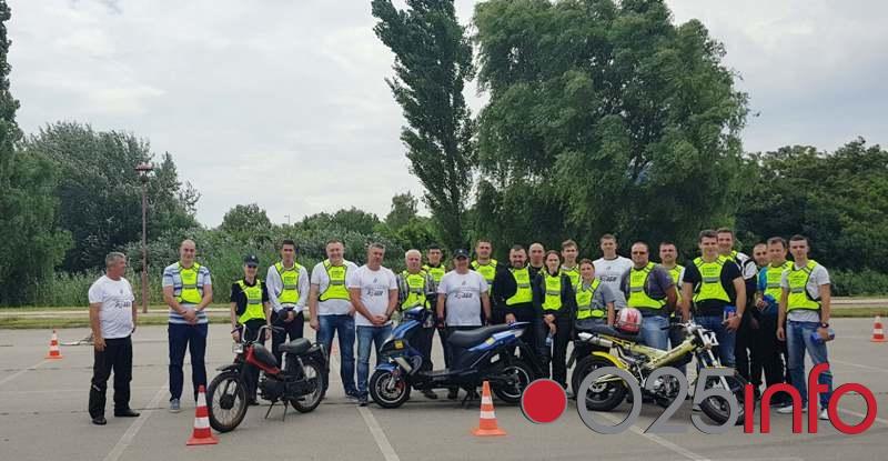 U Somboru održan trening bezbedne vožnje za mopediste