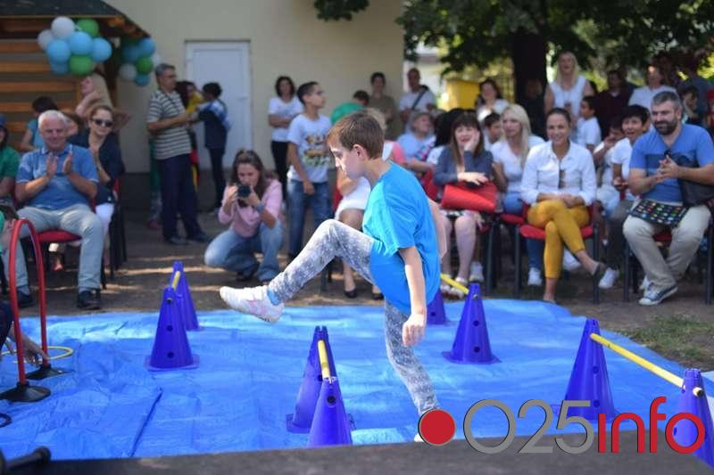 Škola Vuk Karadžić u Somboru dobila senzorni park od fondacije Ana i Vlade Divac