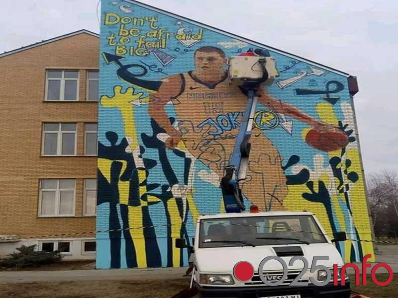 Mural Nikole Jokića na somborskoj školi Dositej Obradović