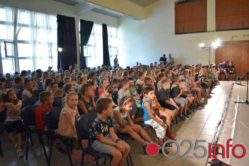 Školske torbe budućim đacima prvacima u Odžacima