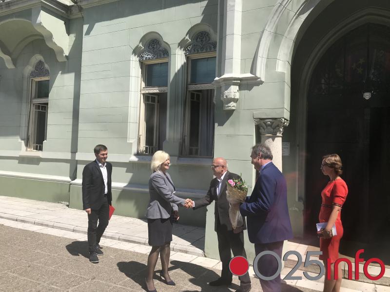 Zorana Mihajlović i tim Ministarstva građevinarstva, saobraćaja i infrastrukture sa načelnikom okruga i predstavnicima Sombora, Apatina, Kule i Odžaka