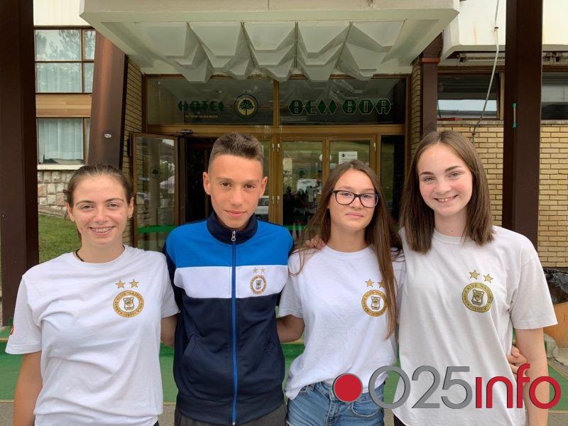 Četvoro karatista Hajduka na kampu na Tari