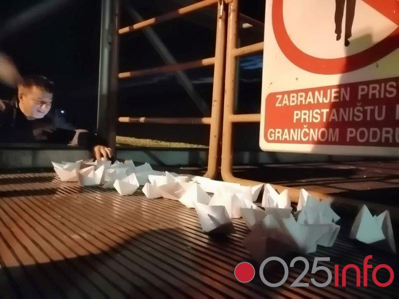 Deca na časovima pravila stranačke rekvizite? 