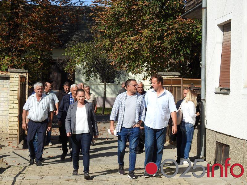 Ministar Nedimović posetio poljoprivredna gazdinstvima u apatinskoj opštini 