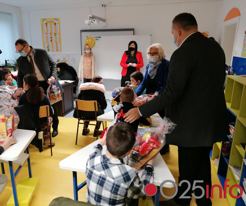 Paketići za učenike sa posebnim potrebama u OŠ