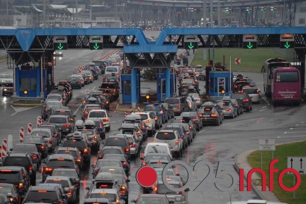 Na graničnim prelazima kilometarske kolone