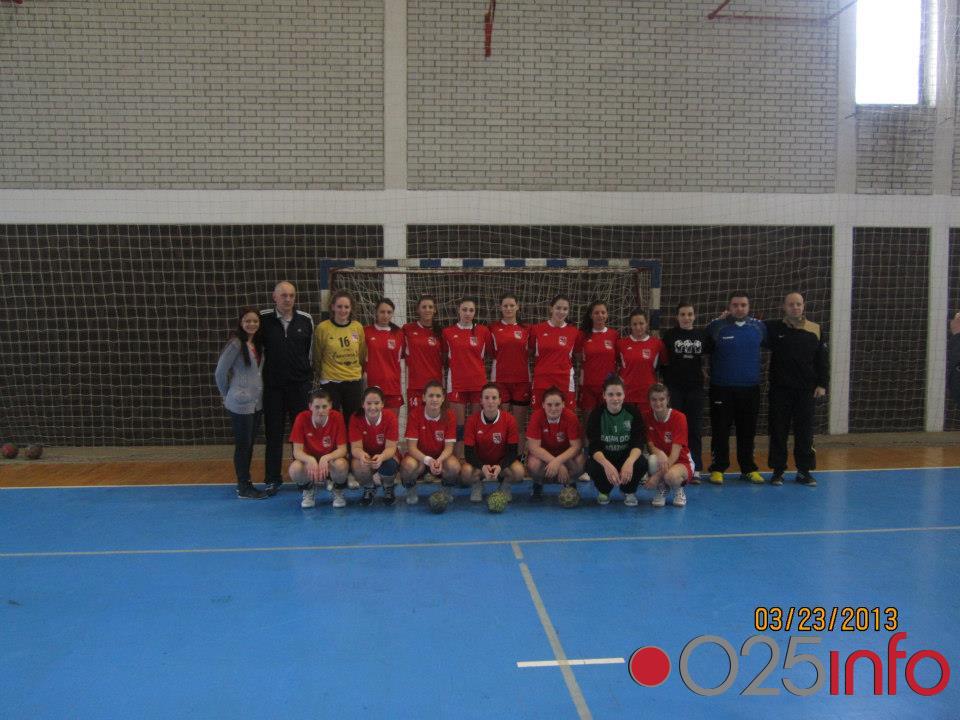 Rukometašice pobedile bez borbe, rukometaši ubedljivi