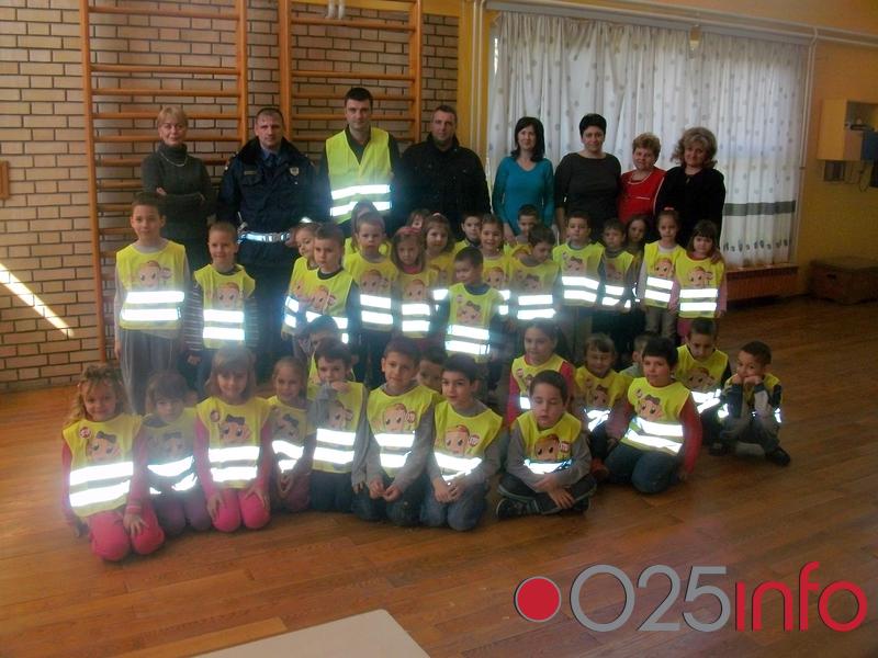 Fluorescentni prsluci za najmlađe
