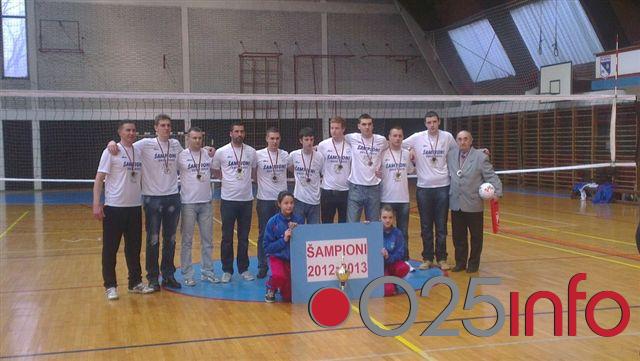 Šampioni podigli pehar, odbojkašice preokrenule protiv Bečeja